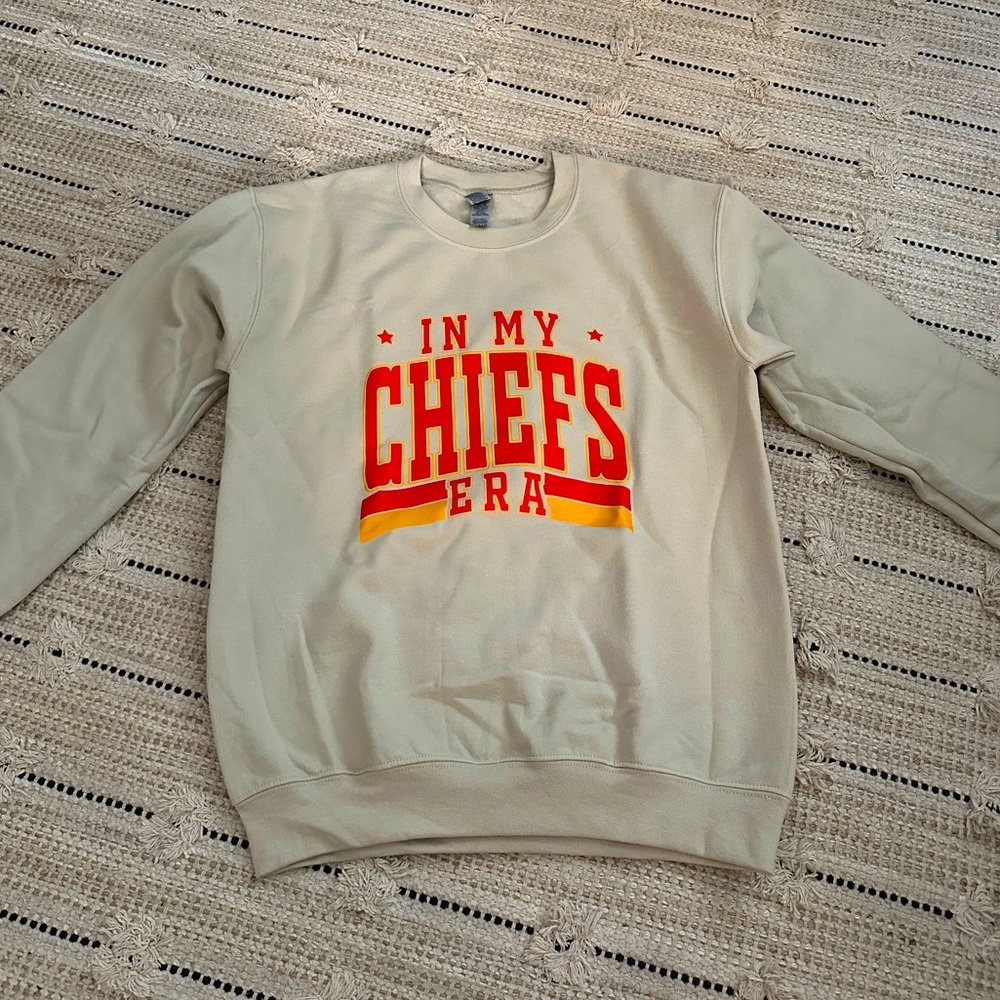 I got this sweatshirt from a store on Etsy. Never worn. Gildan brand.